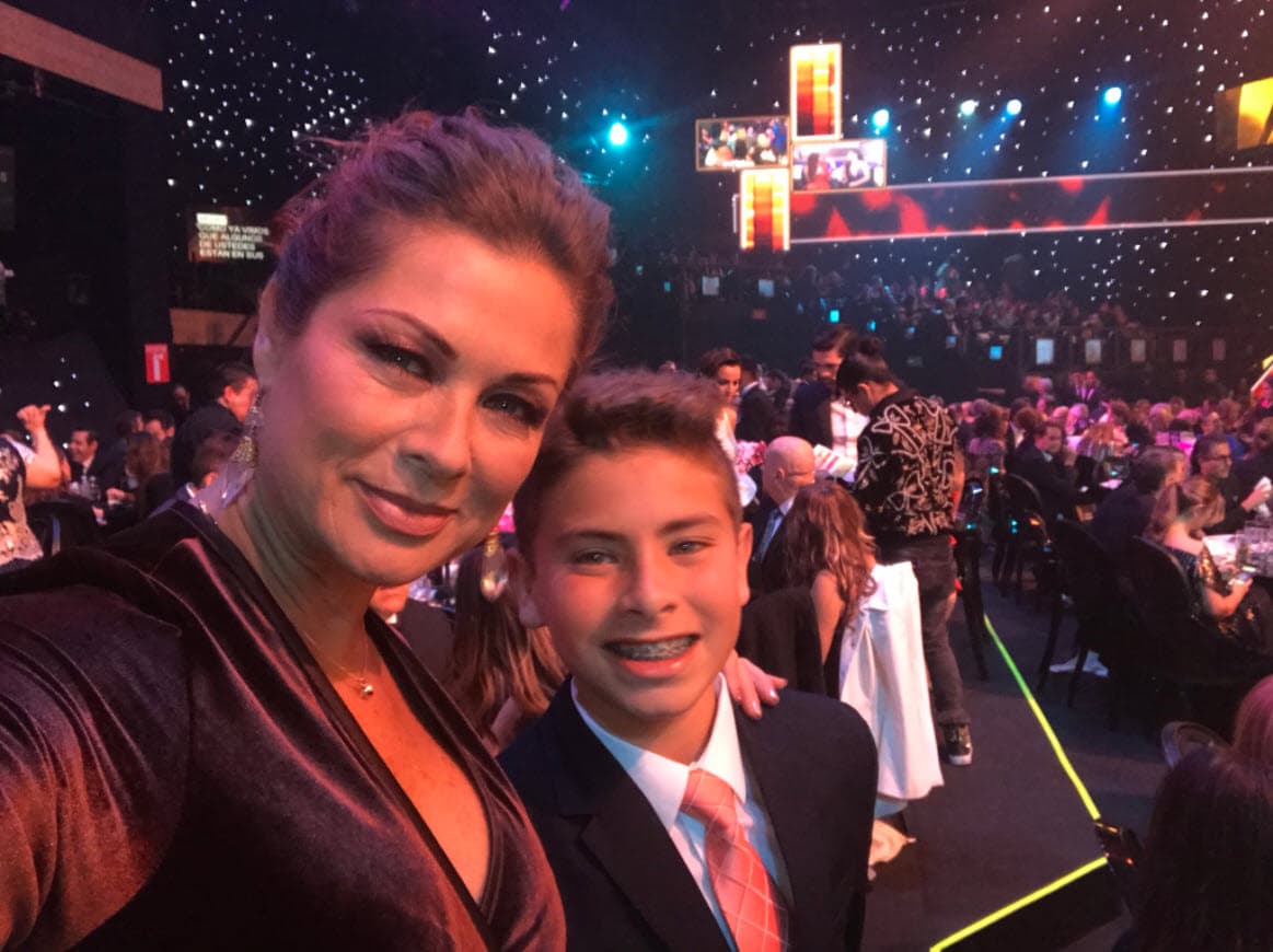 El miedo que la invadió al plantearse la idea de que algún día les falte a sus dos hijos, también la hizo hablar de manera muy seria con su hijo menor Carlo acerca de cómo deberá repartirse con su hermano Luciano los bienes y patrimonio que ella ha forjado desde que debutó en la pantalla chica con 'Chispita', de 1982. 
<br>