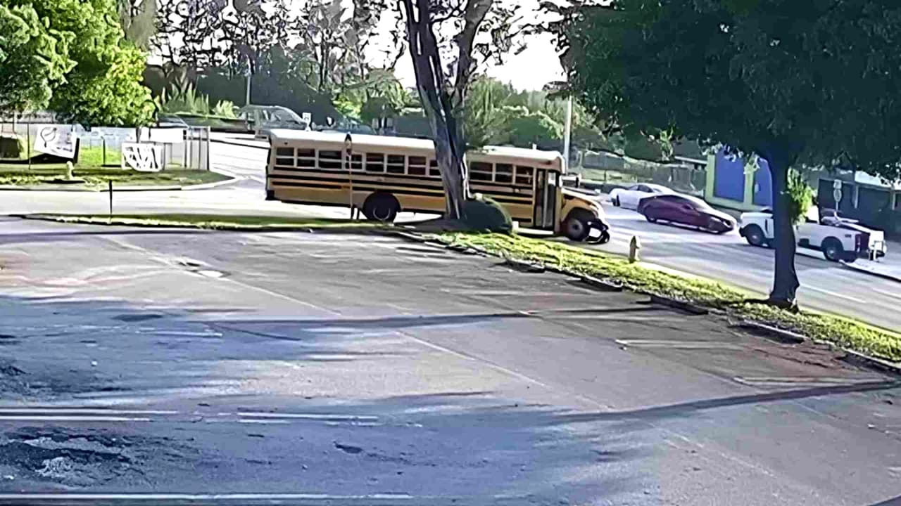 Video muestra instante del impacto entre bus escolar y menor en patineta eléctrica