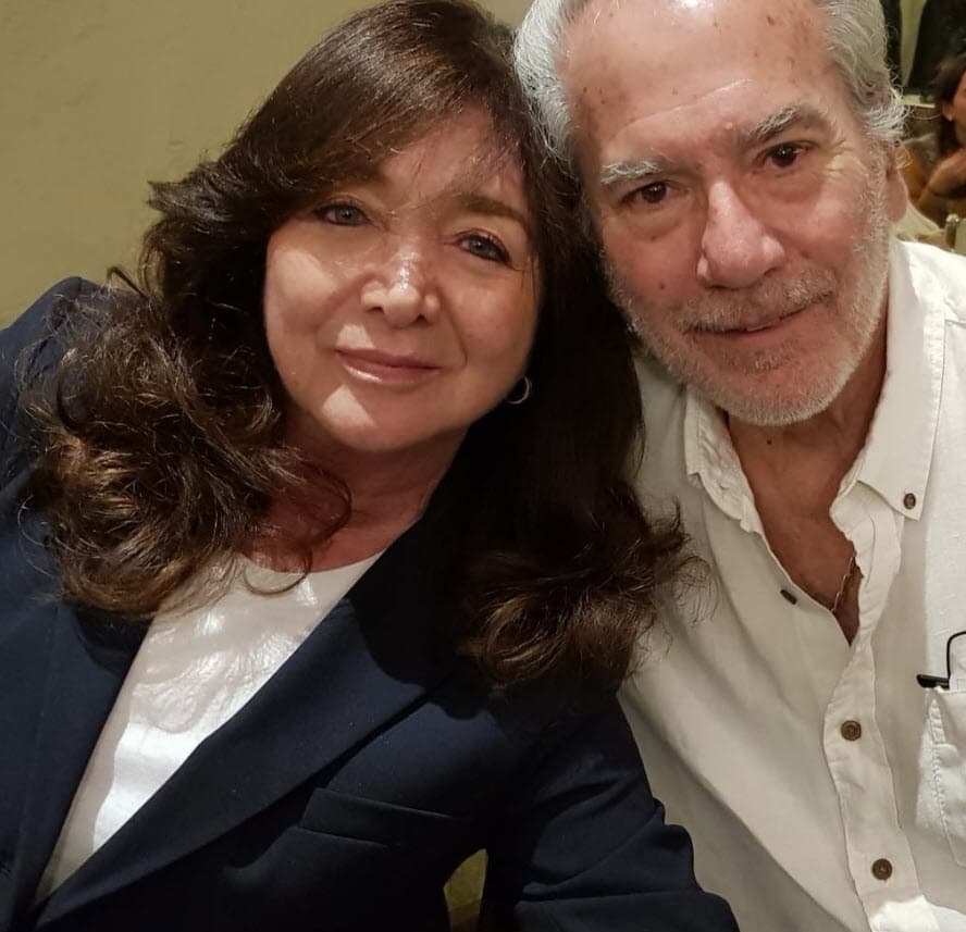 "Ella 
<b><a href="https://www.youtube.com/watch?v=Gu4wfJGPRiU" target="_blank">no tenía ningún síntoma ni nada</a></b>, fue a través de un estudio de rutina que se descubrió que lo tenía, porque le empezó a faltar el aire y no por el cáncer del pulmón, sino porque el tumor estaba presionando una parte de la vena cava y eso no permitía una buena oxigenación de la sangre", explicó. 
<br>