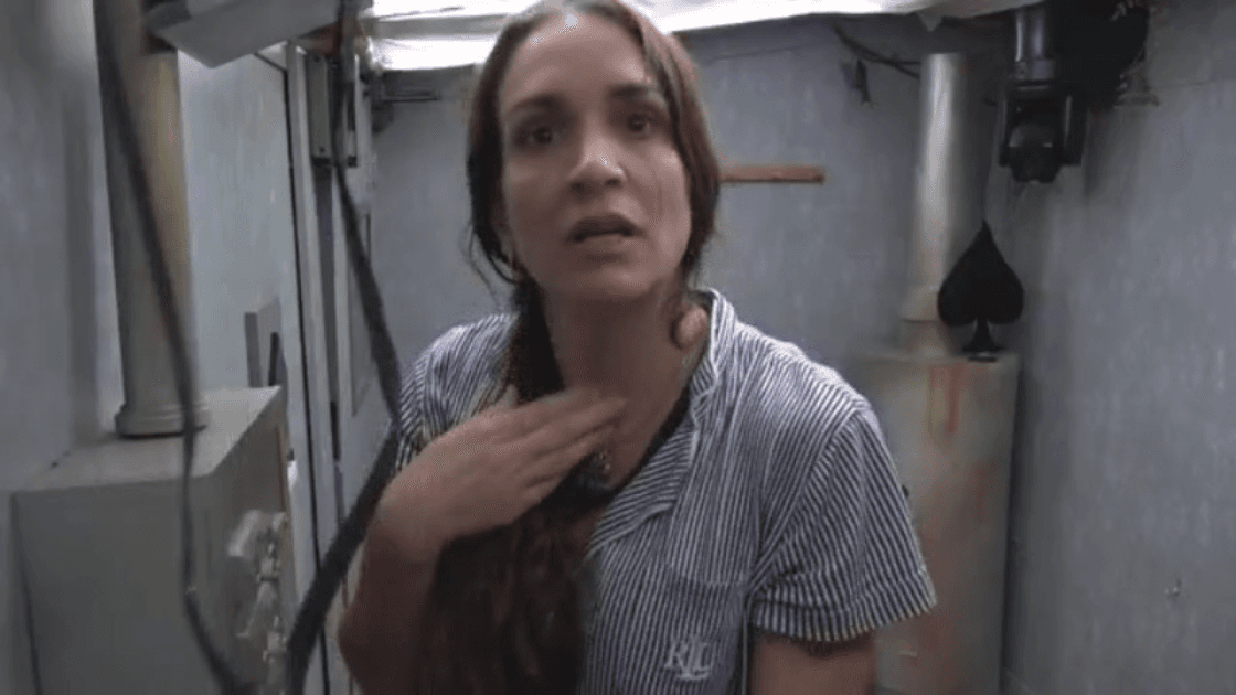 Rubí ayuda a Franco y Breh a tender su cama en la bodega y asegura: “Me da lástima y tristeza”