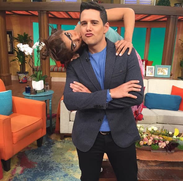 Son grandes amigos y siempre son los primeros en comentar y dar like a la foto de cada uno en redes sociales.