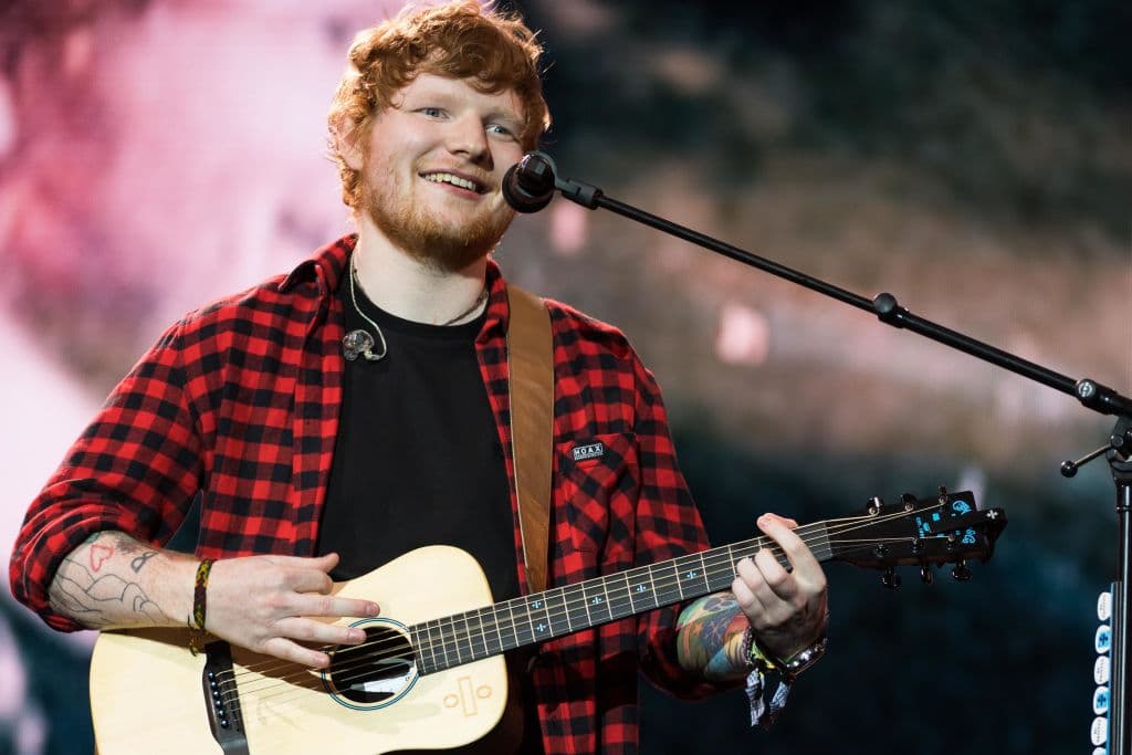 En el segundo lugar está un artista que seguro marcó esta década, además de ser el único con dos canciones en la presente lista. 
<b>Ed Sheeran</b> y ‘
<b><a href="https://www.youtube.com/watch?v=JGwWNGJdvx8" target="_blank">Shape of you</a></b>’ suman más de 4.5 billones de vistas. La canción fue lanzada el 30 de enero del 2017.