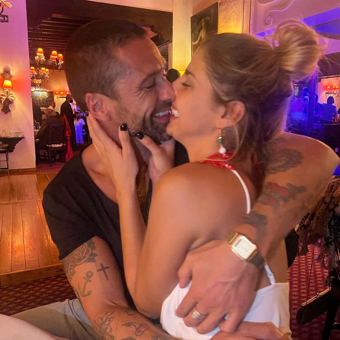 Al pie de las fotos, escribió unas palabras en las que da detalles de su historia de amor. Además de agradecer por su noviazgo, habló de un preciado regalo que le dio el actor: una familia.