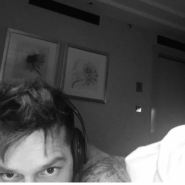 Nada como escuchar música al despertar y esa actividad es una de las favoritas de Ricky Martin.