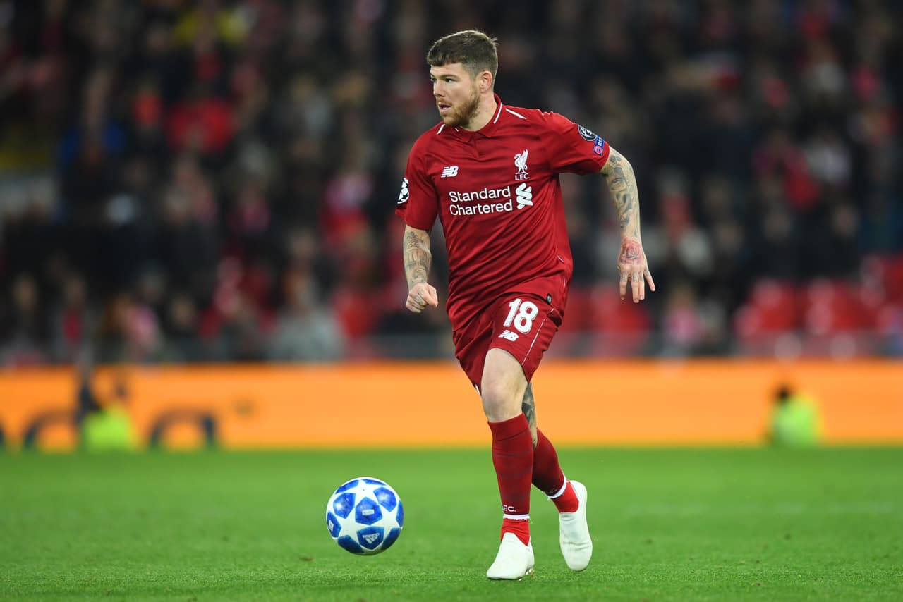Sin minutos en el Liverpool, el español Alberto Moreno estaría buscando alguna salida y el Benfica sería la primera opción.