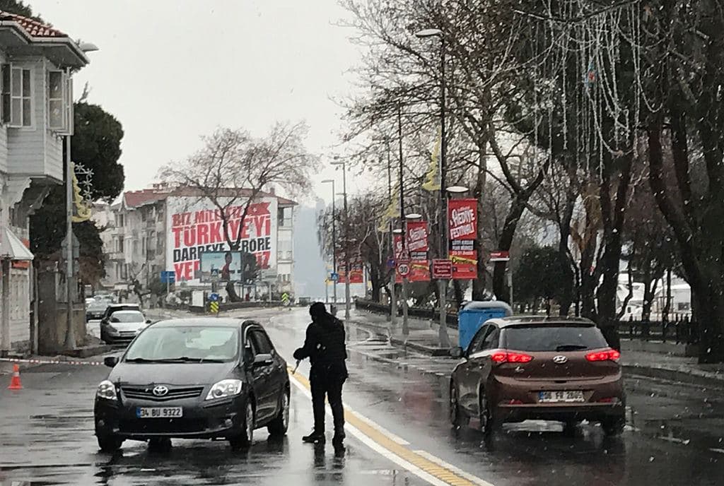 La policía turca busca a un sospechoso por el ataque en el que murieron 39 personas.