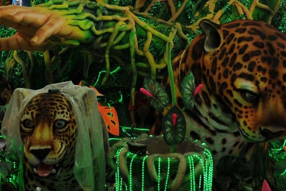 También en el estado de Minas Gerais varias personas fueron electrocutadas por un cable eléctrico mientras bailaban en una calle repleta.