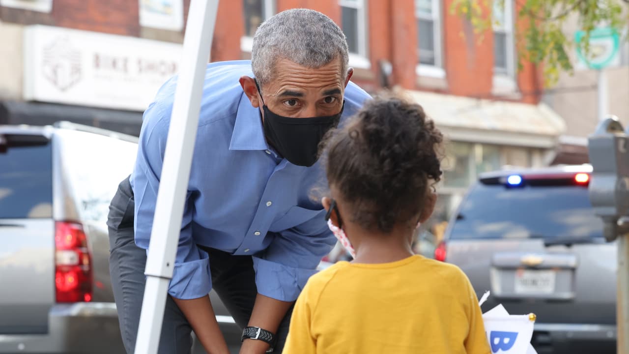 Obama se presentó en 
<b>Pensilvania</b> un día después de su sucesor, Donald Trump, quien el martes por la noche realizó un mítin en Erie.