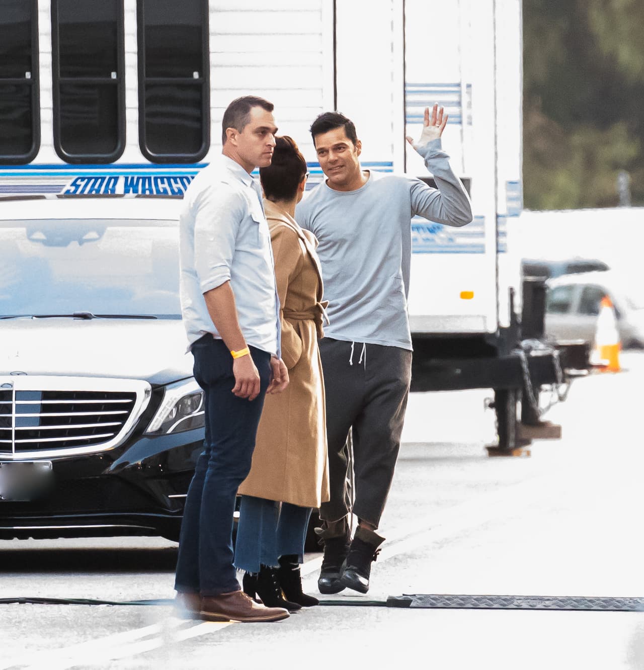 Luego de confirmar su unión con Jwan Yosef, el intérprete de 'Linvin' la vida loca' también reveló a E! que aún falta celebrar con una gran fiesta, misma que ya está planeando junto a su ahora esposo, y que seguro realizarán en próximos meses.