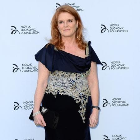 Aunque sí asistirá a la ceremonia religiosa, la controversial duquesa de York, Sarah Ferguson, 
<b>no podrá asistir a la <a href="https://www.univision.com/entretenimiento/dejan-fuera-a-sara-ferguson-de-la-recepcion-del-principe-harry-y-meghan-markle">recepción íntima,</a></b> posterior a la boda, a petición del príncipe Carlos.