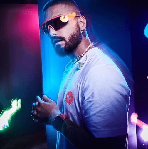 Maluma, una de las estrellas más esperadas de esta premiación, publicó esta fotografía para dar una probadita de su participación en la ceremonia.