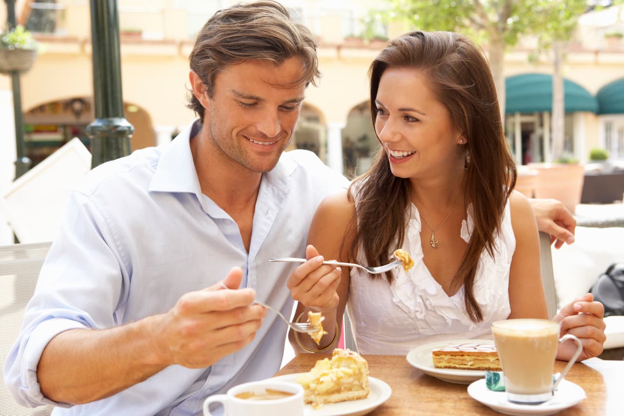 Vístete bien, ponte algo de maquillaje y destina tiempo a diario a hacer lo que te gusta. ¿Qué tal un almuerzo con amigas o unas copas con tu media naranja?