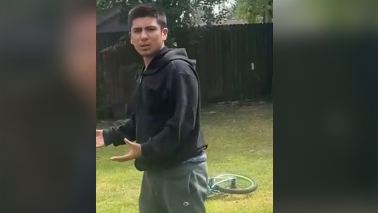 El servicio en honor a
<b><a href="https://www.univision.com/local/houston-kxln/carlos-lugo-asesinato-14-anos-evento-muerte-personas-desaparecidas-fotos#d96fc8dd0000" target="_blank">Carlos Lugo </a></b>tendrá lugar el miércoles en la casa funeraria Guardian del Angel, ubicada en el 2412 Little York Road, Houston, 77093 de 2:00pm a 8:00 pm.