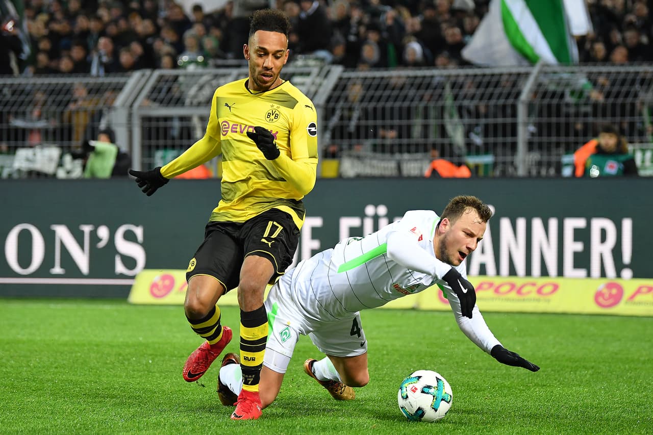 Aubameyang viajó a Londres para cerrar su traspaso al Arsenal