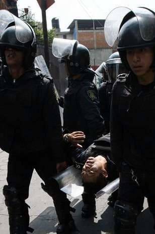 Los enfrentamientos se extendieron al camino Viejo a Mixcoac, Cerrada Tianquiscoapan, Ixtlahuaca, Moctezuma, Arboledas, Cañada del Refugio, Mina y Capulines, entre otras calles. Foto tomada de Twitter.