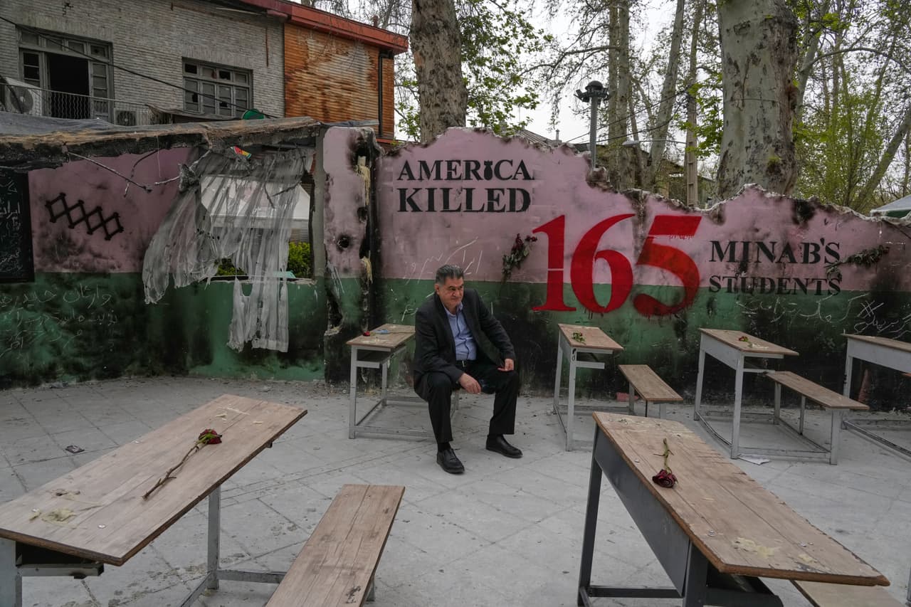 Guerra en Irán hoy: Trump dice que EEUU iniciará "inmediatamente" un bloqueo naval al estrecho de Ormuz