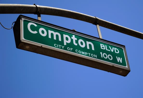 <b>Compton:</b>
<br>El programa de ayuda se llama Compton Pledge, ayuda a unas 800 personas y entrega 1,800 dólares cada tres meses. El piloto inició en diciembre 2020 y se mantendrá hasta diciembre 2022.
<br>