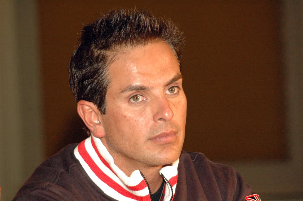 "¿Cómo puedo saber que estoy en negación? Porque estoy esperando a recibir un mensaje o estoy
<b><a href="https://www.univision.com/famosos/la-esposa-de-xavier-ortiz-reclama-las-pertenencias-del-fallecido-cantante-a-la-familia-fotos" target="_blank">esperando a recibir una llamada</a></b> y no llega", contó.
<br>