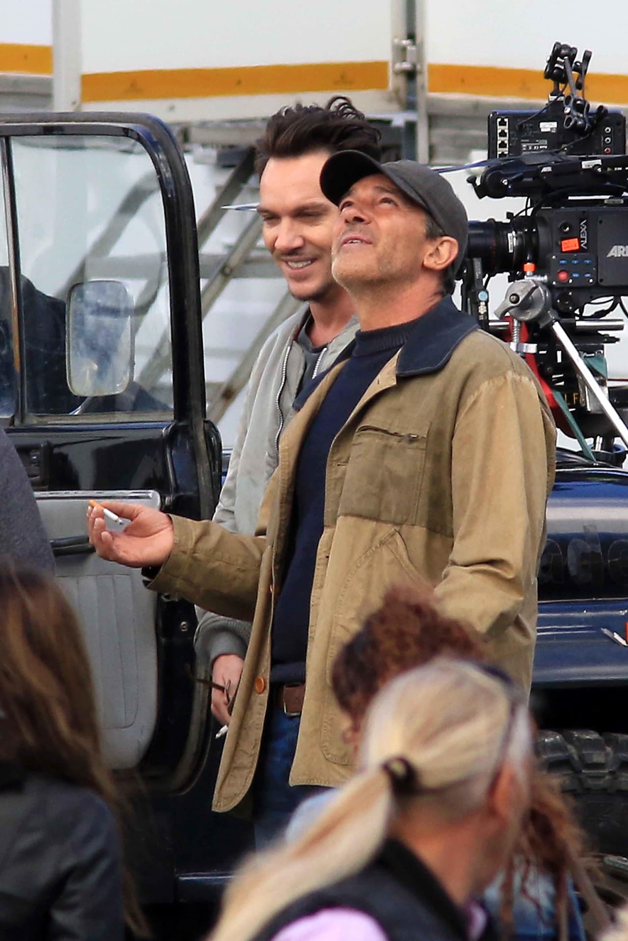 Los dos actores bromeaban durante un descanso.