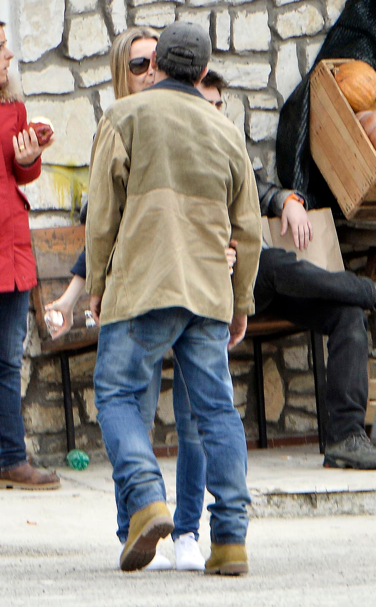 Hasta que, ¡sorpresa! Llegó la pareja del español al set.