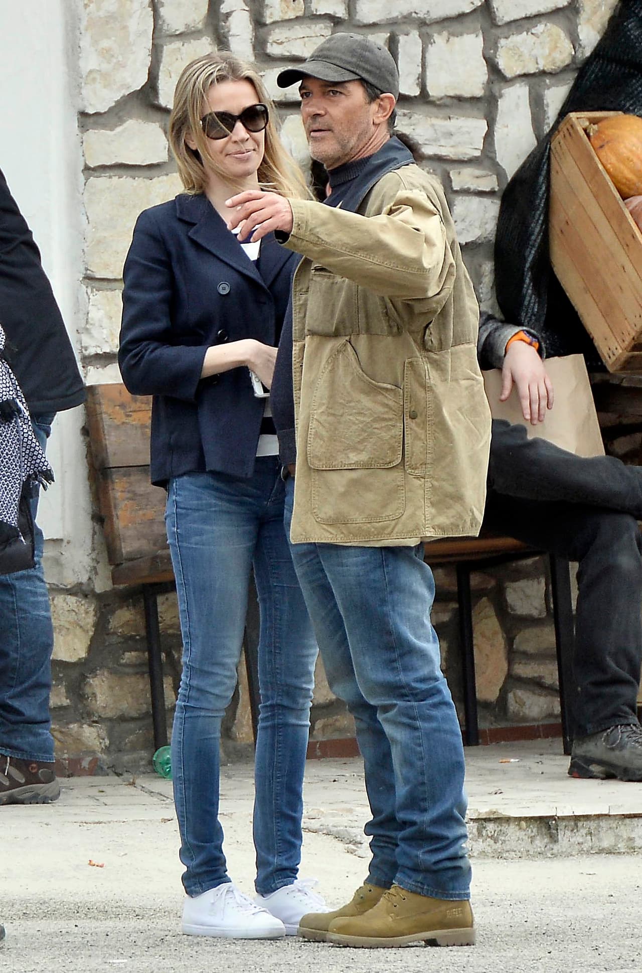 Y con su permiso, nos vamos a dar un tiempo libre, ¿está bien, equipo?