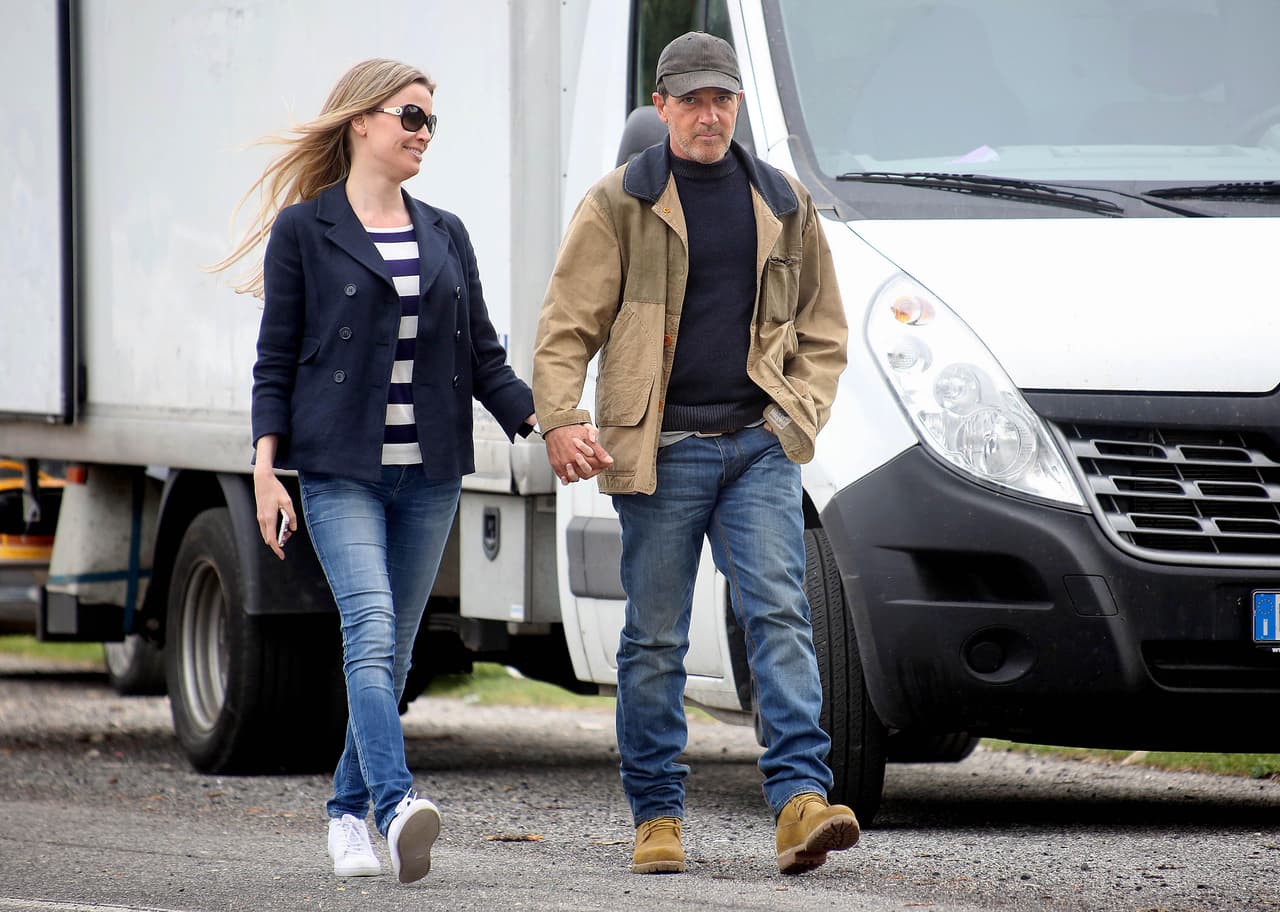 Se alejaron del resto de la producción y fueron a disfrutar su amor.