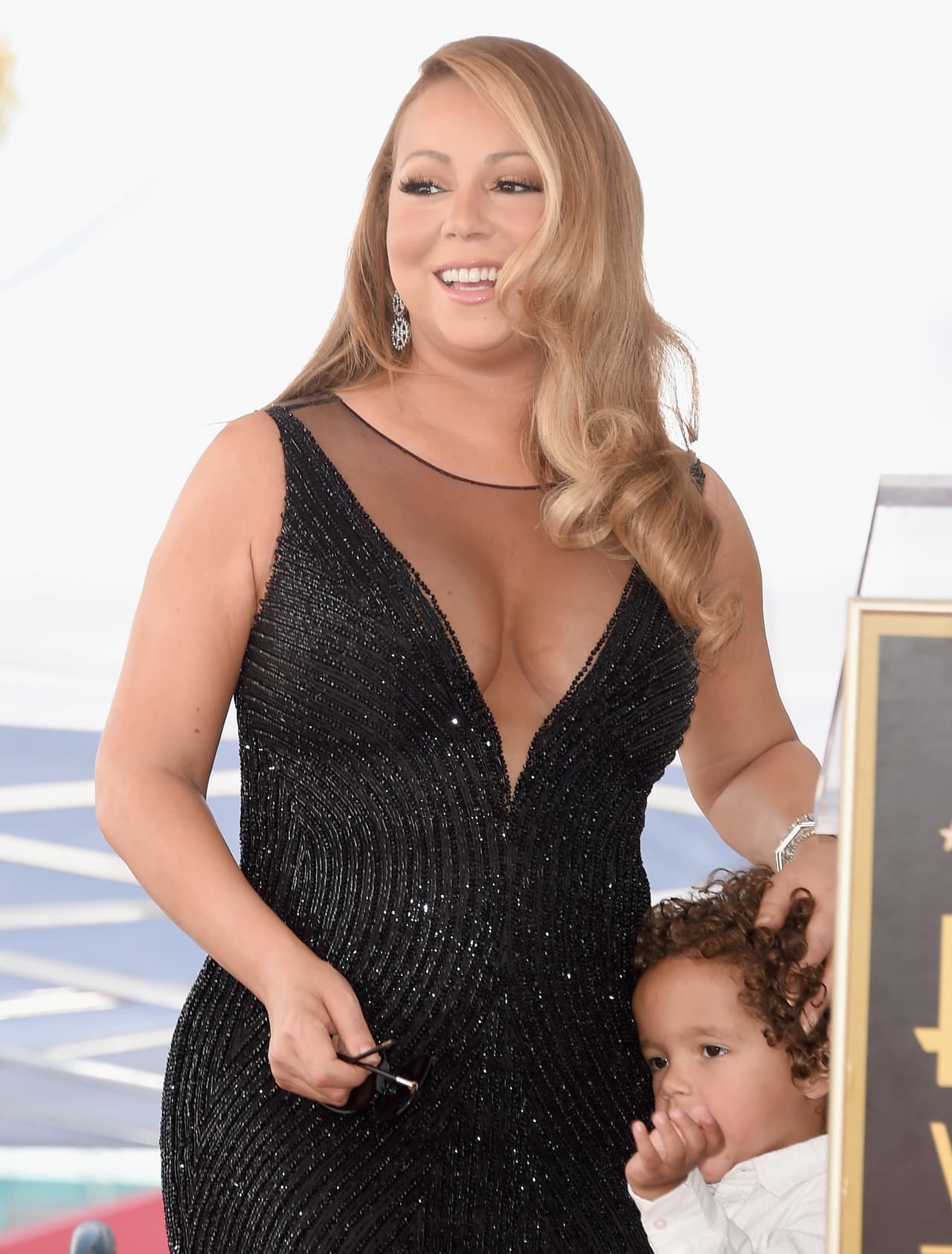 En una carrera que abarca más de dos décadas, Carey ha vendido entre 175 y 200 millones de producciones musicales en el mundo.