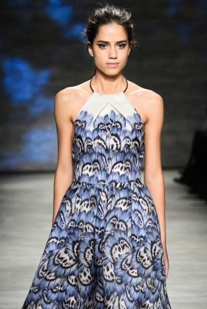 Lela Rose consiguió el balance perfecto para llevar estampado y color con un corte fluido. Ideal para la primavera.