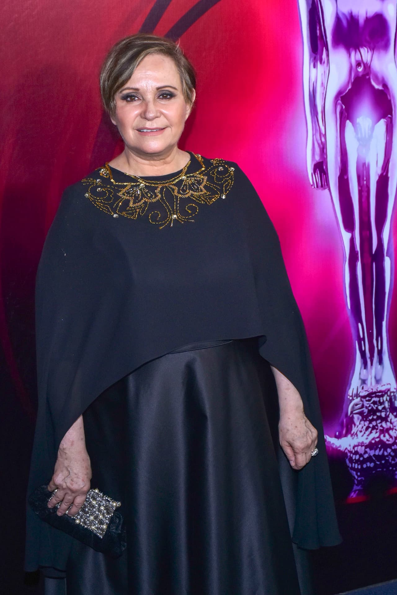 "¿Cómo no agradecerle, a quien sea, que te mire a los ojos, conecte contigo y que, en el primer ensayo, podamos empezar a construir nuestros sentimientos, que de eso se trata en nuestras escenas?", finalizó Barraza.