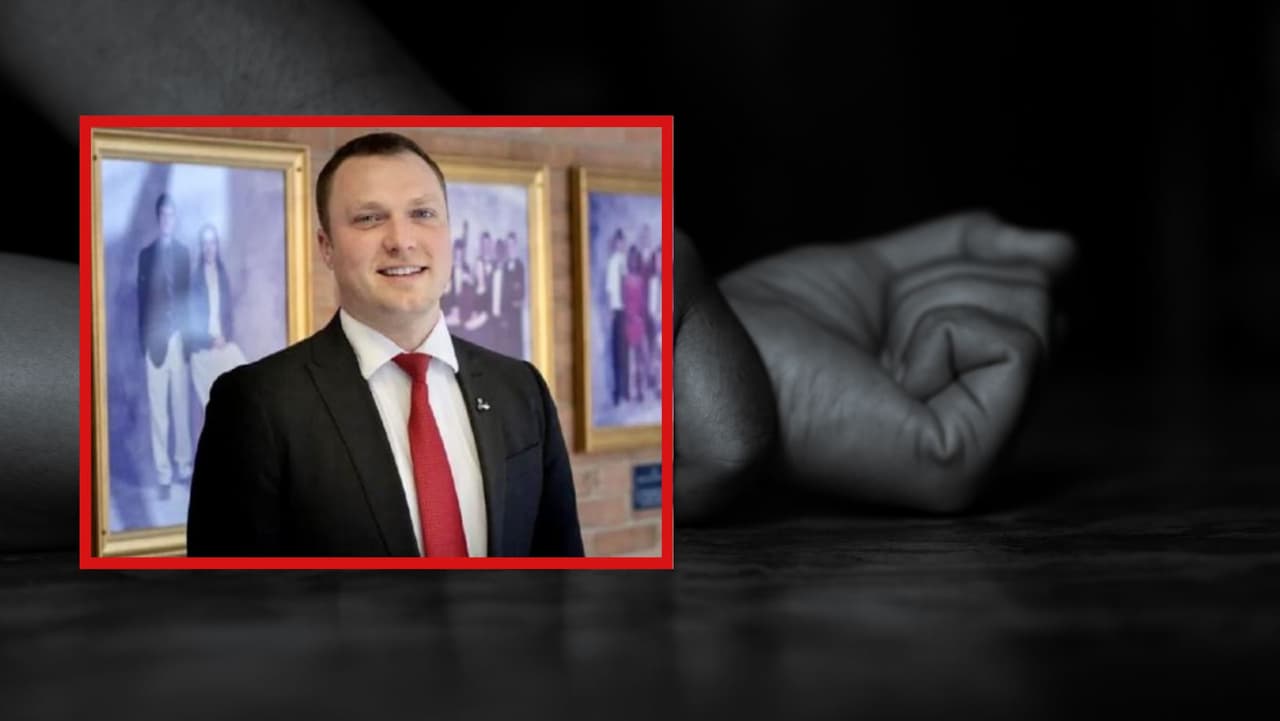 Director de escuela acusado de 30 cargos de contacto sexual con un estudiante