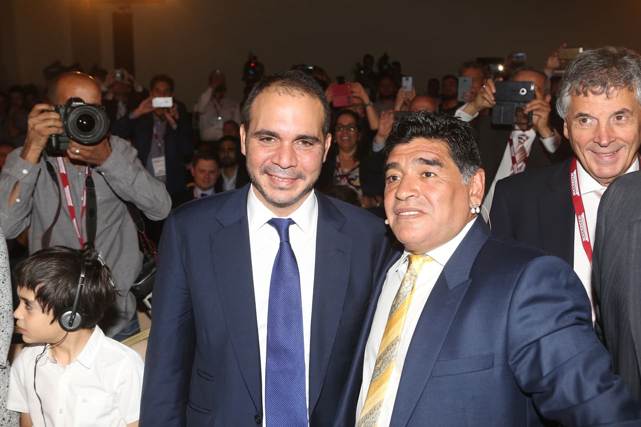 Maradona afirma que será vicepresidente de la FIFA si el Príncipe Ali es presidente