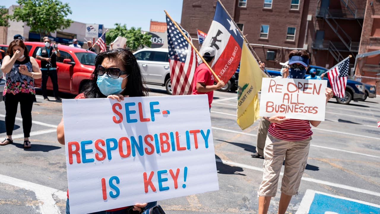 Decenas de texanos protestaron este fin de semana para exigir al gobierno que permita reabrir el estado, en medio de la pandemia del 
<a href="https://www.univision.com/temas/coronavirus">coronavirus</a>.