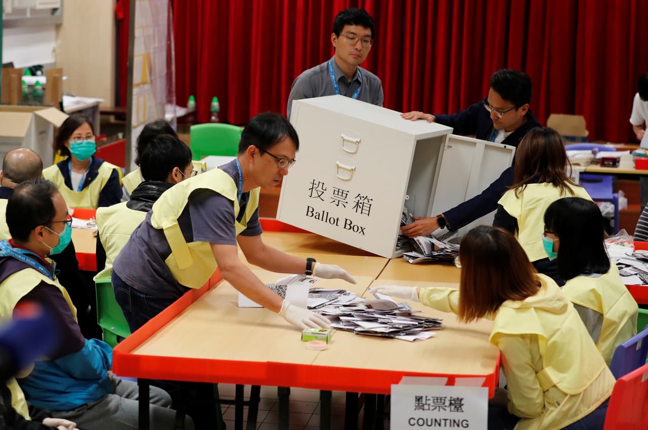 Hong Kong "forma parte de China" independientemente del resultado de las elecciones locales del domingo, recordó este lunes el ministro de Relaciones Exteriores chino, Wang Yi. "Todavía no son los resultados definitivos, esperemos los resultados finales", dijo Wang a periodistas.