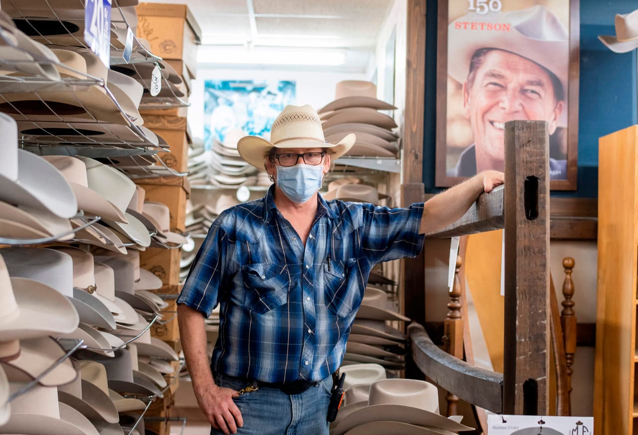 Juez permite al condado de Harris continuar repartiendo solicitudes para el voto por correo