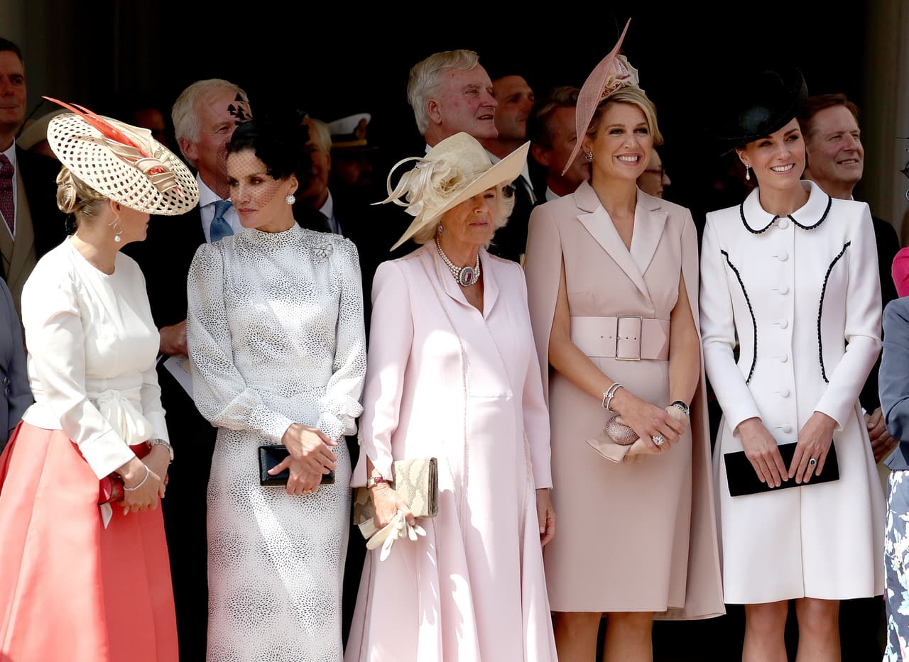 Por ser un evento de día, las cinco mujeres eligieron tonalidades claras pasando del blanco impoluto al blush (alguna vez favorito de Meghan).
<br>