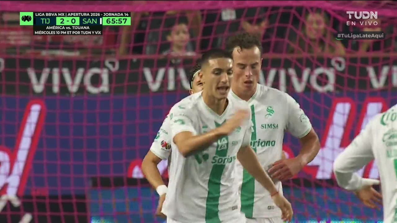 ¡Gool de Esteban Lozano! De media vuelta saca escopetazo para el primero