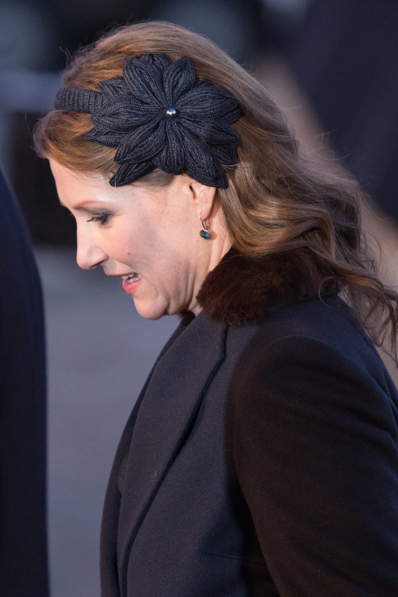 Por eso, dijo que tomó la decisión de planear la mudanza a EEUU para estar más cerca de él. Además, podrían estar lejos de lo que se ha dicho en su país, en donde algunos han culpado al chamán del suicidio del exesposo de la princesa. 
<br>