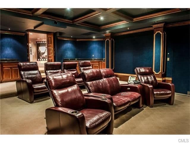 ¿Crees que pueda recuperarse de este enorme fluido de dinero? Él tiene la esperanza de que la clave sea la venta de esta casa.