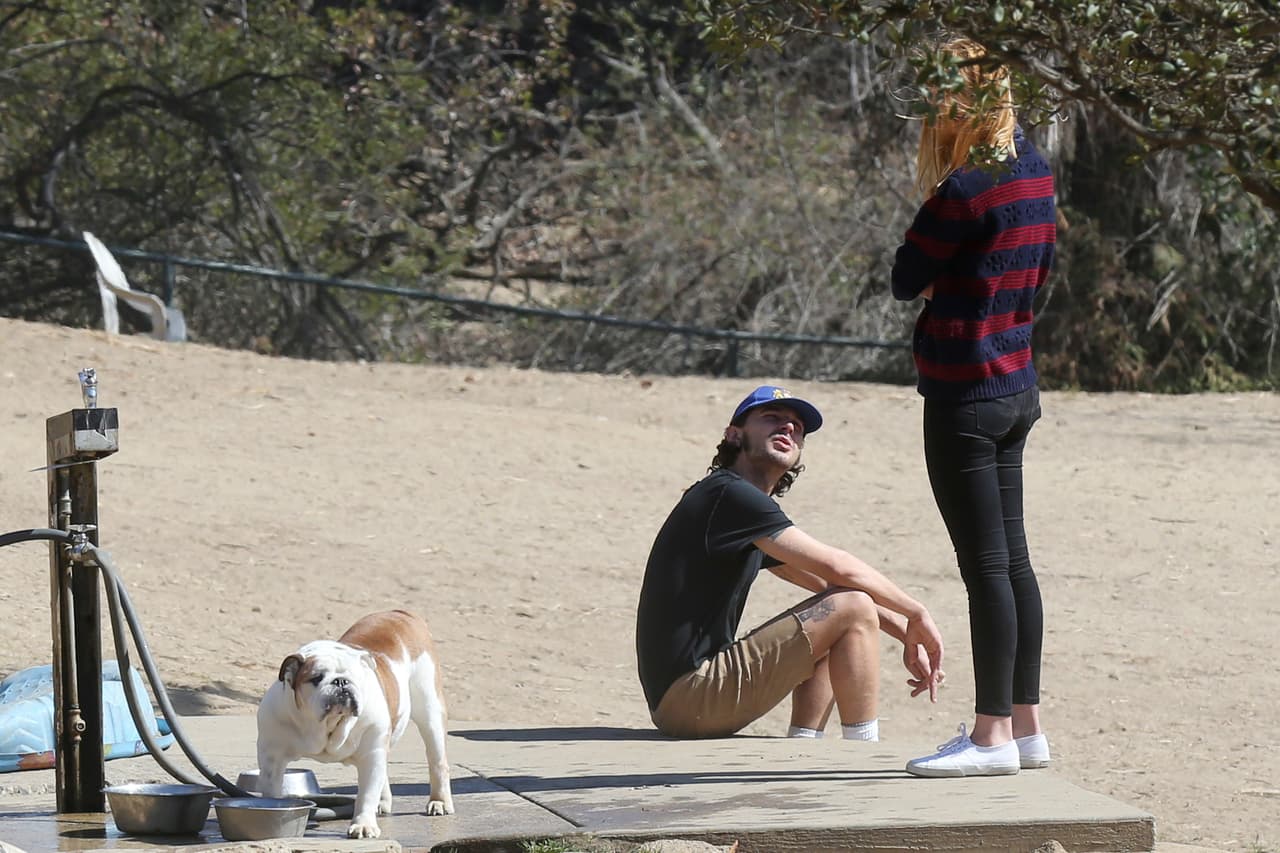 Llevaron a su mascota a divertirse.