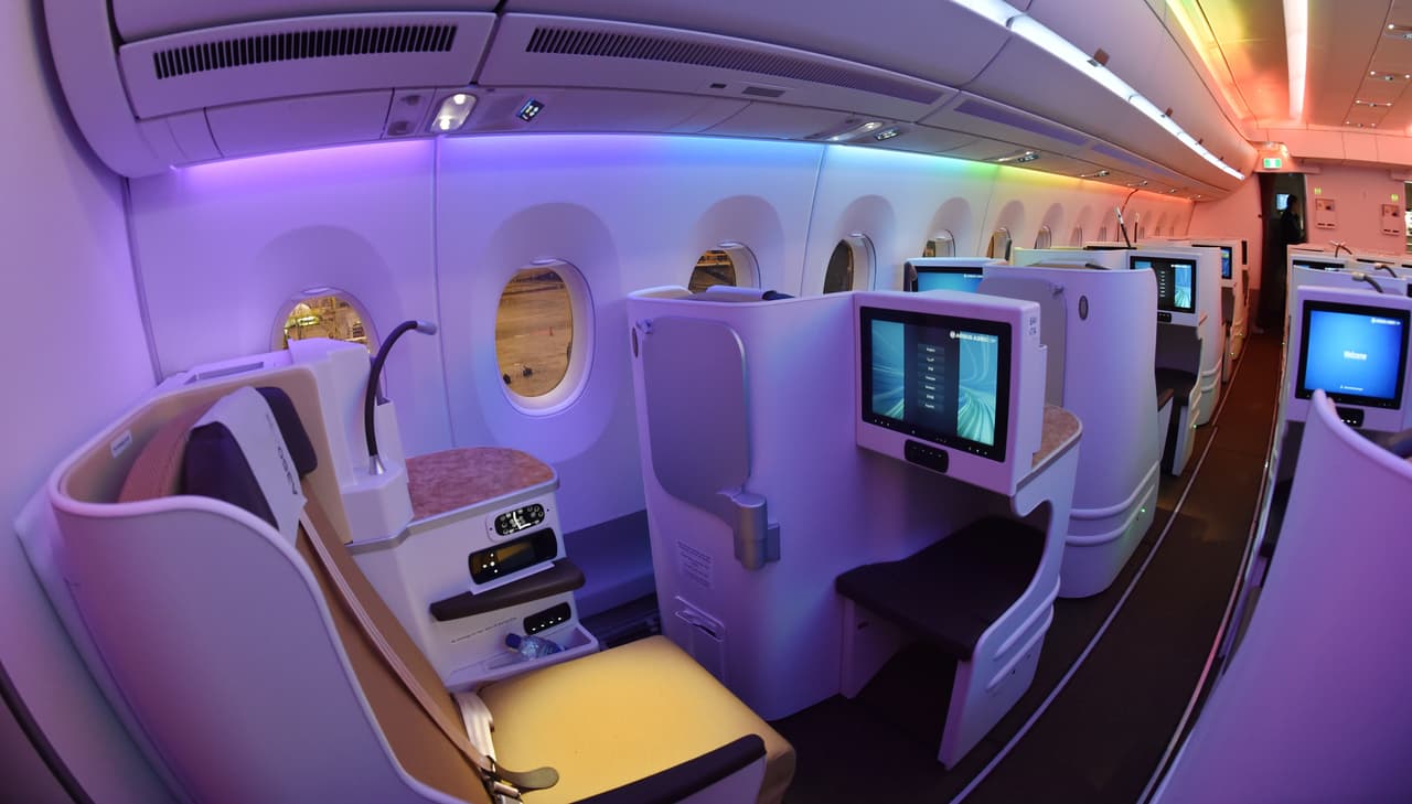 <b>Puesto 5. Japan Airlines</b>
<br>
<br>La principal aerolínea japonesa recibió los premios a la ‘mejor clase económica del mundo’, ‘mejor asiento de aerolínea de clase económica’ y ‘mejor clase económica de Asia'. También fue reconocida por su manejo de las condiciones especiales de la pandemia.