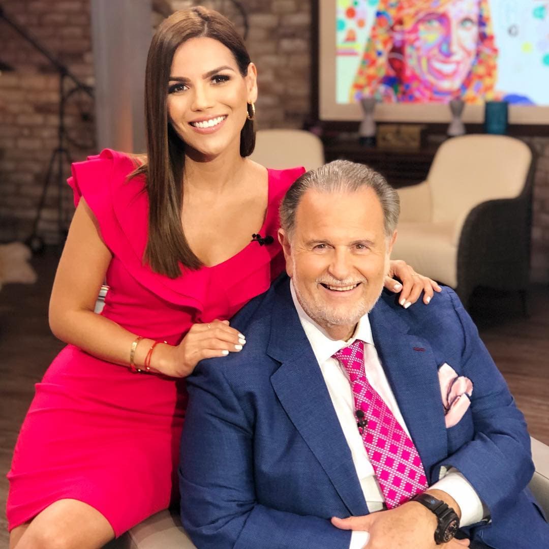 Pero como dice el viejo adagio: 'donde hubo fuego cenizas quedan' y eso lo sabe El Gordo, quien ha sido muy insistente en el tema. Por ejemplo, en junio de 2019 Karina le dijo a Raúl de Molina que le encantaban las bodas. “Yo
<b><a href="https://www.univision.com/shows/el-gordo-y-la-flaca/siguen-juntos-raul-de-molina-cuestiona-a-karina-banda-al-verla-en-una-foto-con-carlos-ponce-video">espero casarme</a></b>, mínimo, 34 o 33 (años)”, comentó, a lo que él respondió, “bueno, tiene 3 años Carlos Ponce”.