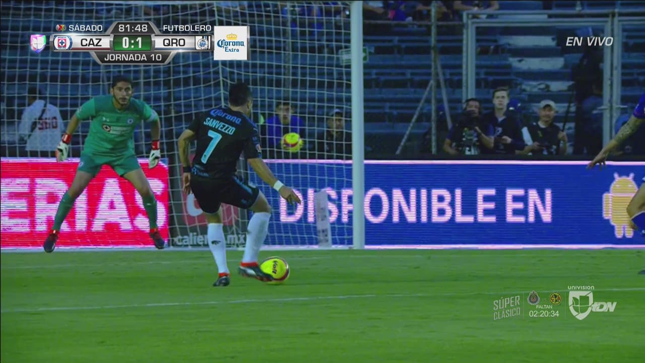 Autogol de Rocco para el 1-0 de Querétaro sobre Cruz Azul