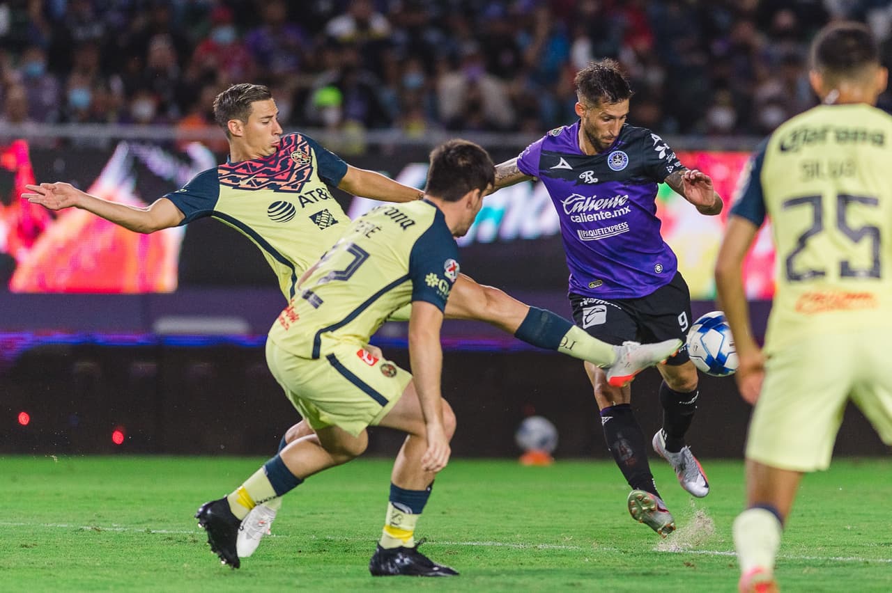 Gracias a los goles de Gonzalo Sosa y Miguels Sansores, Mazatlán logra resolver el encuentro en el primer tiempo y le pegan 2-1 a las Águilas del América.