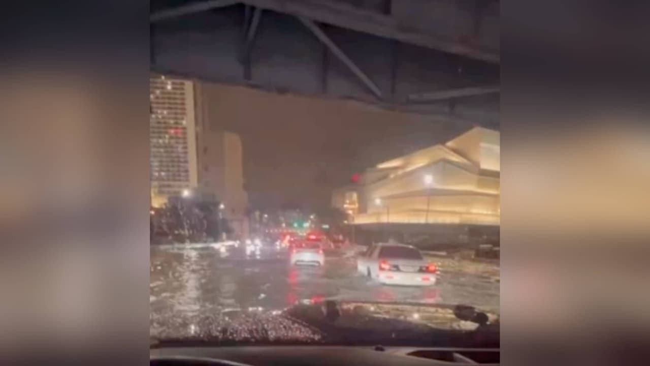 La zona donde se encuentra el Adrienne Arsht Center, en Biscayne Boulevard, junto a las rampas de subida y bajada de la autopista I-95, fue una de las más afectadas.