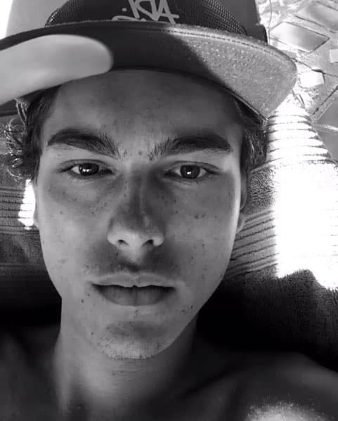 Sergio Mayer Jr. tuvo un acercamiento con los medios de comunicación para dar sus primeras declaraciones sobre su debut como papá.