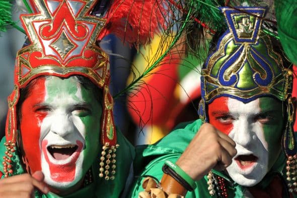 La última alternativa, por si ninguna de estas está a tu alcance, es pintarte la cara y lucir un rostro muy tricolor.