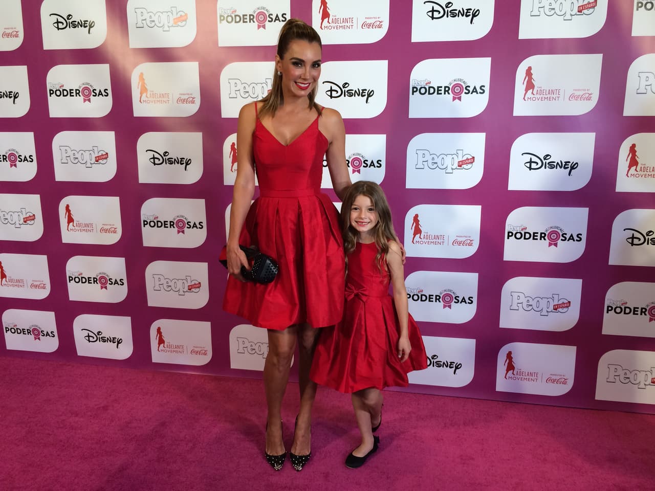 Elizabeth Gutiérrez y su hermosa hija dijeron presente en el evento donde Lili Estefan obtuvo su día oficial en la ciudad del sol
