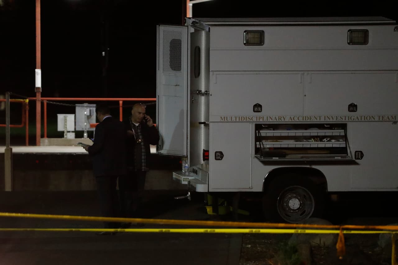 Las autoridades
<b>encontraron el vehículo del sospechoso cerca del edificio, donde hallaron un teléfono celular</b> que ahora hace parte de la investigación. Era un auto rentado.