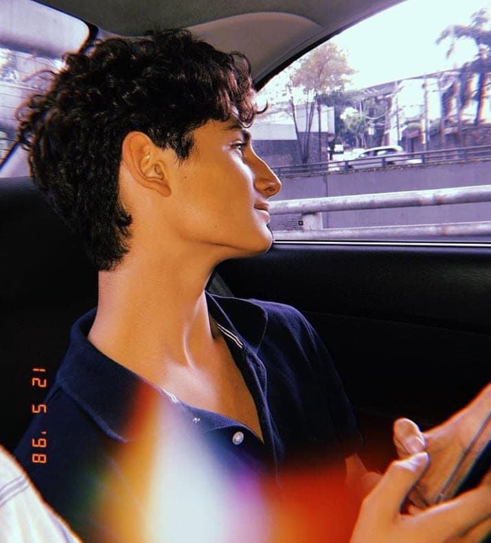 “Ese mismo ‘brother’ que está diciendo eso, si el día de mañana mi mamá vuelve a [aparecer desnuda en una revista] la va a comprar, y ella va a estar feliz de la vida, viviendo en Mérida, comprándose lo que quiere y disfrutando su vida gracias a él”, dijo.