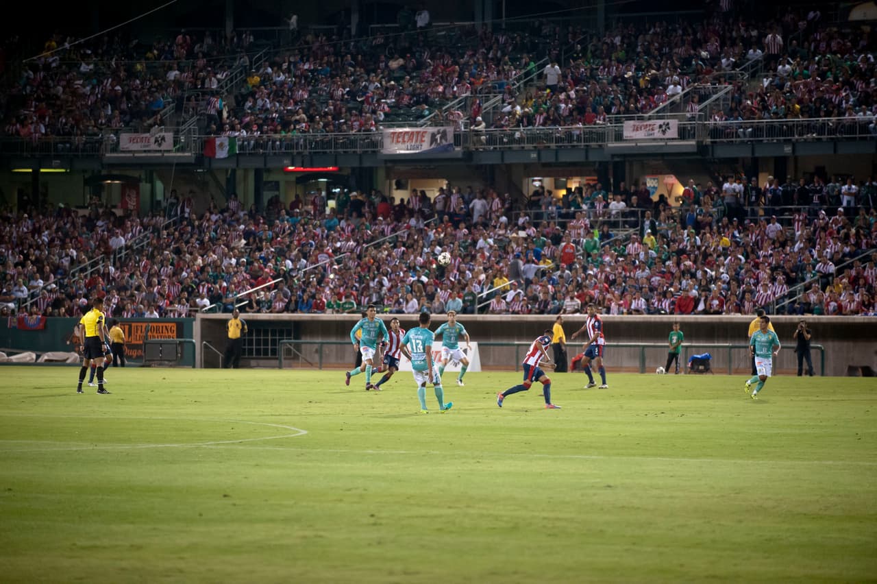 Este 12 de noviembre Chivas y Leon llegaron a Fresno con futbol de Liga MX. Leon derroto a Chivas 3-2.